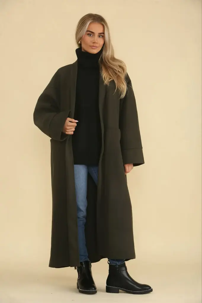 Two Pocket Batwing Coat (Brown)